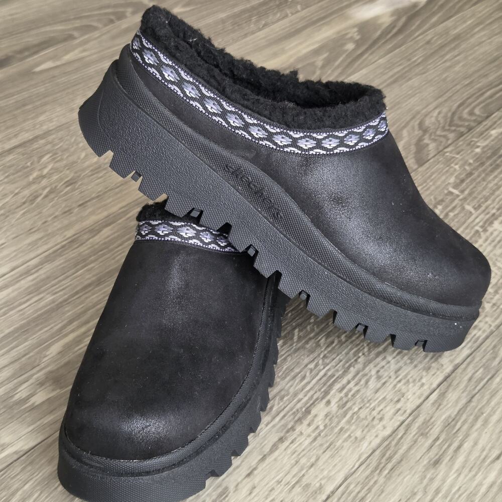 Women's US 8 Skechers Comfy Hour Shindigs Clogs Mules Faux Sherpa Lining Black